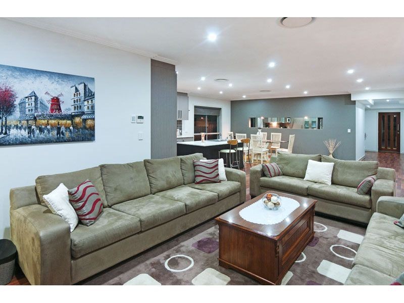 7 Feathertail Place, Wakerley QLD 4154