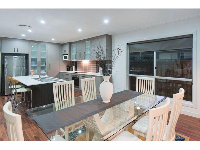 7 Feathertail Place, Wakerley QLD 4154