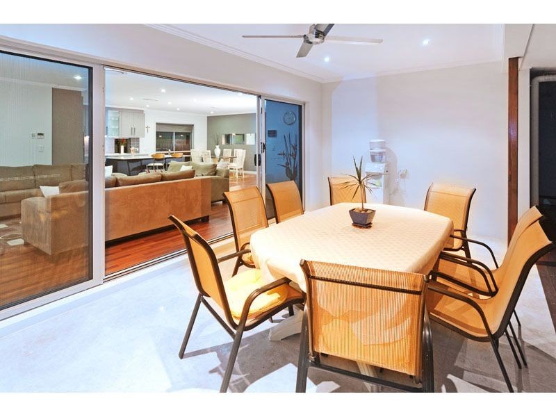 7 Feathertail Place, Wakerley QLD 4154