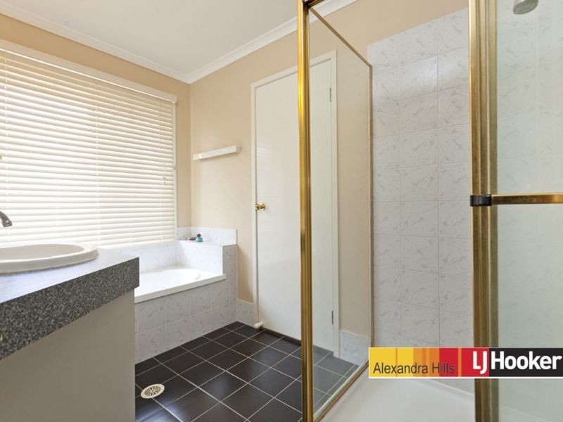 17 Ibrox Court, Regents Park QLD 4118