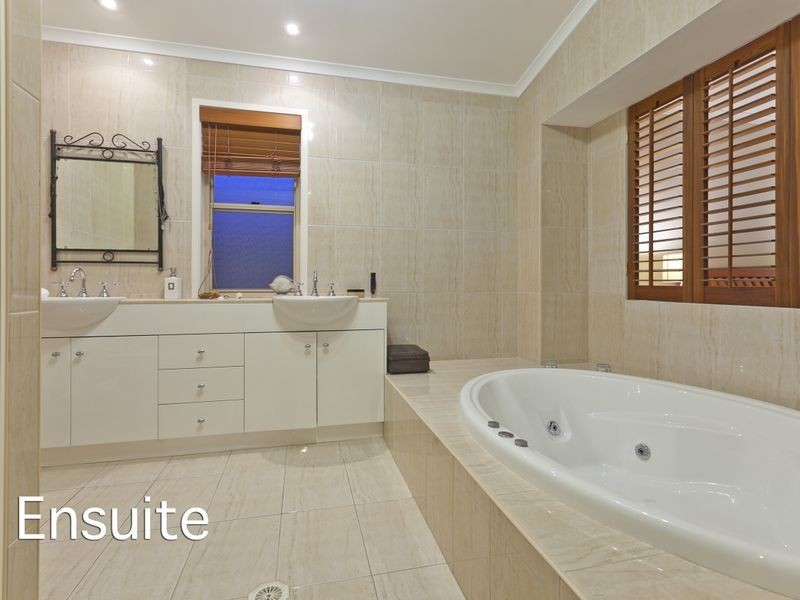 11 Pennant Court, Birkdale QLD 4159