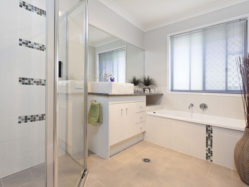 6 Figtree Place, Wakerley QLD 4154