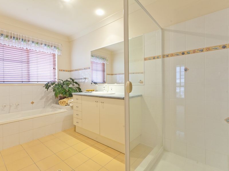 12 Dennison Court, Redland Bay QLD 4165