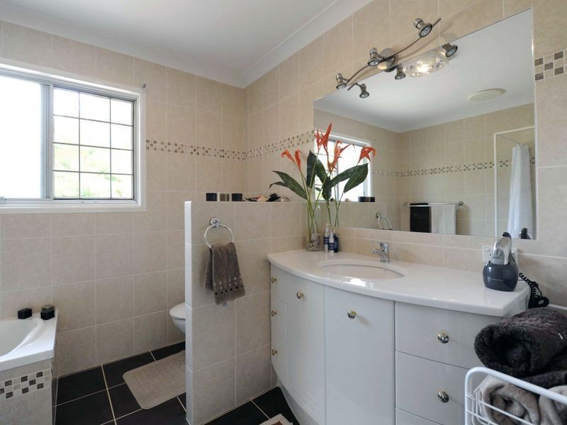 11 Azalea Street, Redland Bay QLD 4165