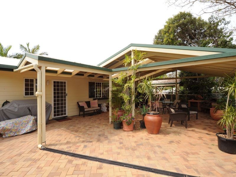 11 Azalea Street, Redland Bay QLD 4165