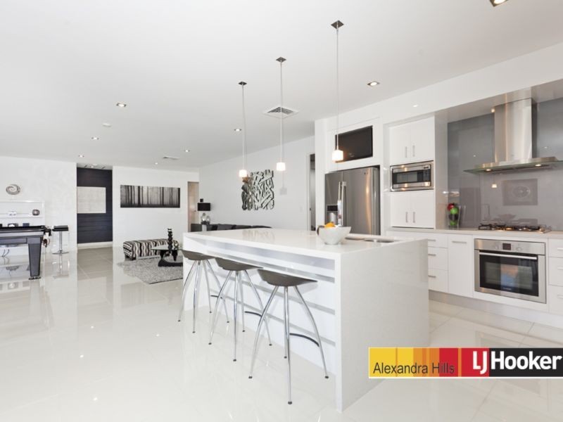 2 Highland Street, Redland Bay QLD 4165