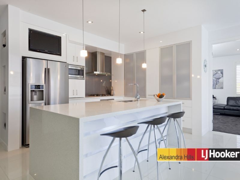 2 Highland Street, Redland Bay QLD 4165