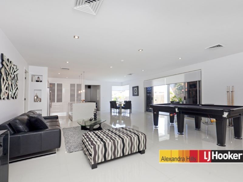 2 Highland Street, Redland Bay QLD 4165