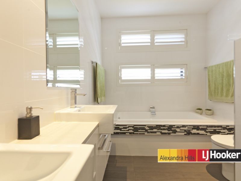 2 Highland Street, Redland Bay QLD 4165