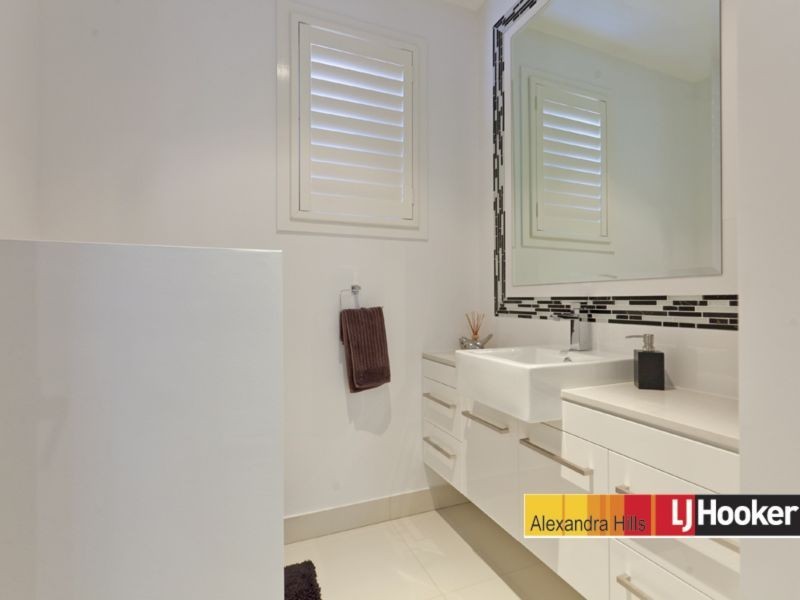 2 Highland Street, Redland Bay QLD 4165