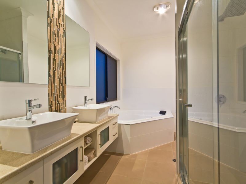 54 Hardy Road, Birkdale QLD 4159