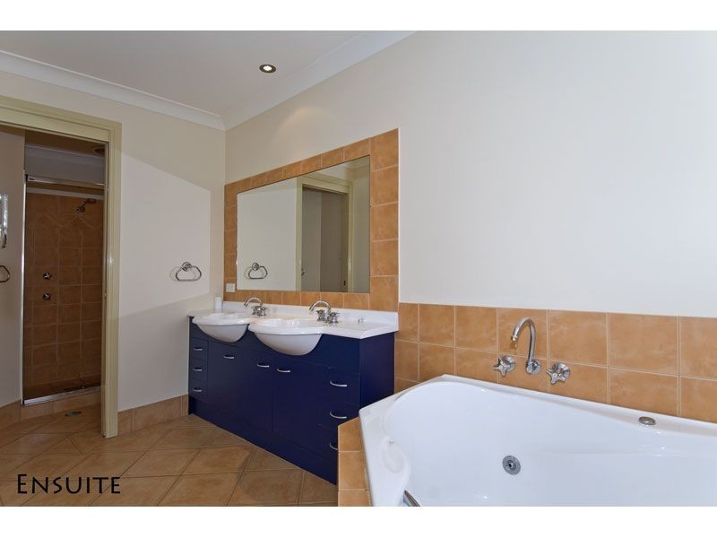 13 Saltwater Place, Redland Bay QLD 4165