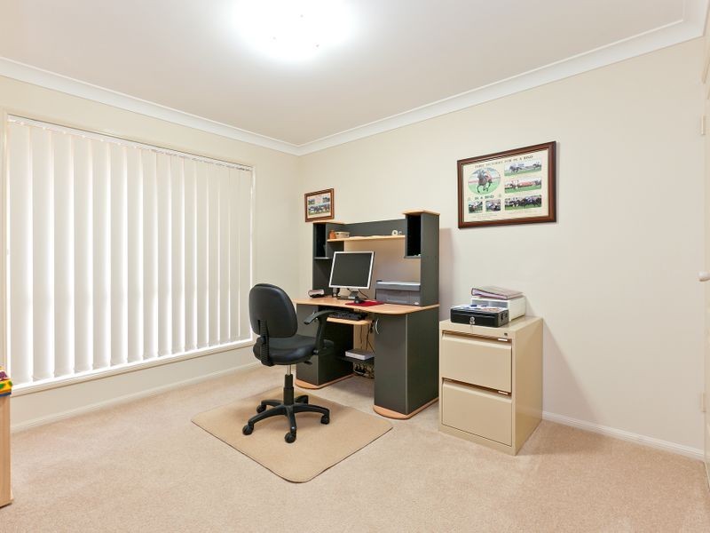 10 Scampi Place, Redland Bay QLD 4165