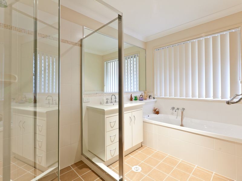 10 Scampi Place, Redland Bay QLD 4165