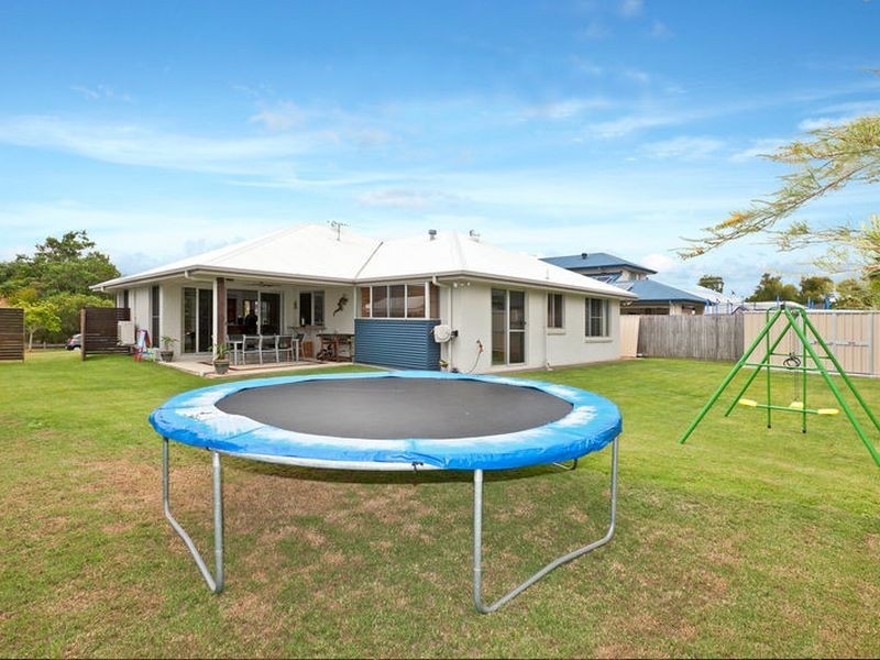 8 Plantation Place, Wellington Point QLD 4160