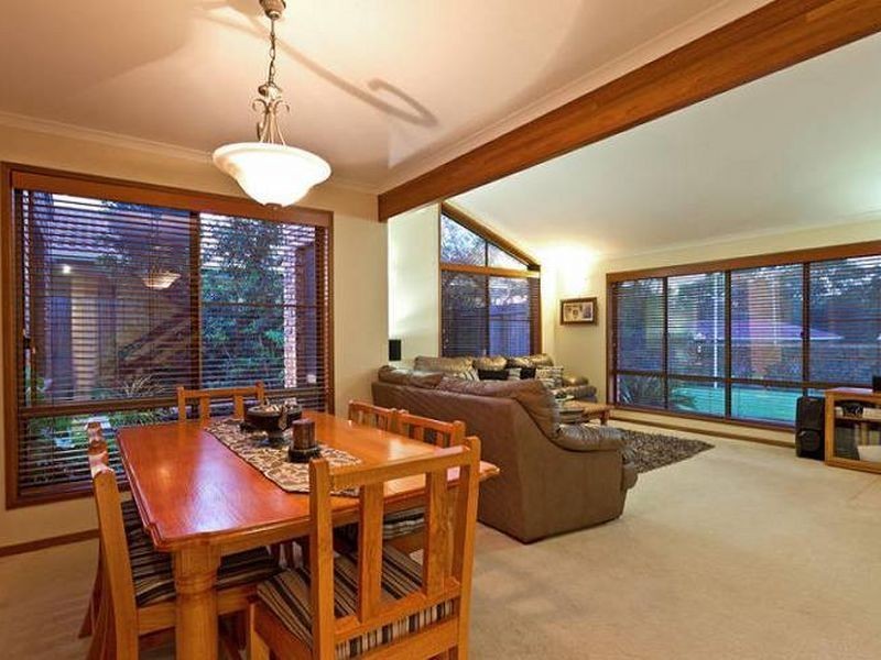 27 Sunshine Drive, Cleveland QLD 4163