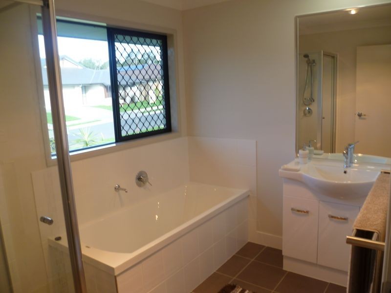 25 Whipbird Cct, Victoria Point QLD 4165