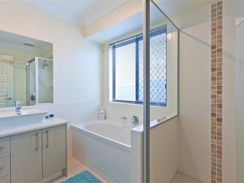 1/2 Sam Place, Thornlands QLD 4164