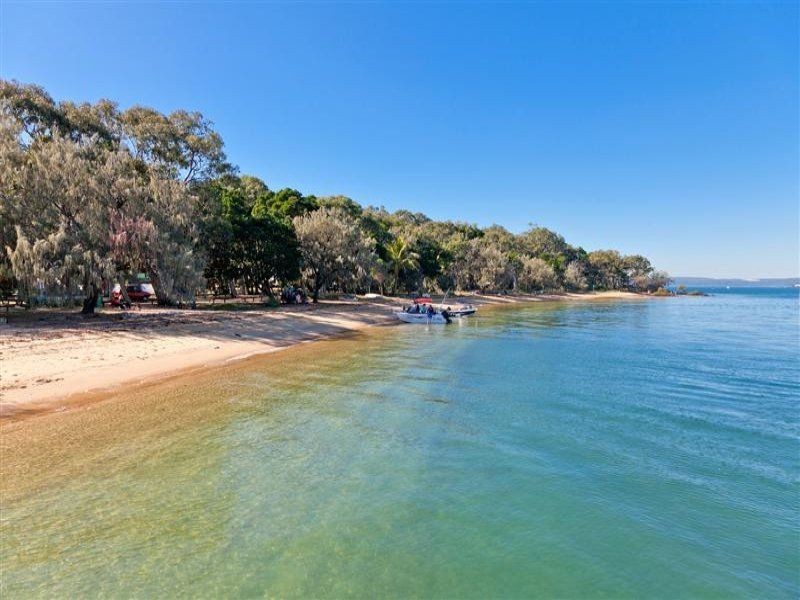 33 Shirley Street, Coochiemudlo Island QLD 4184