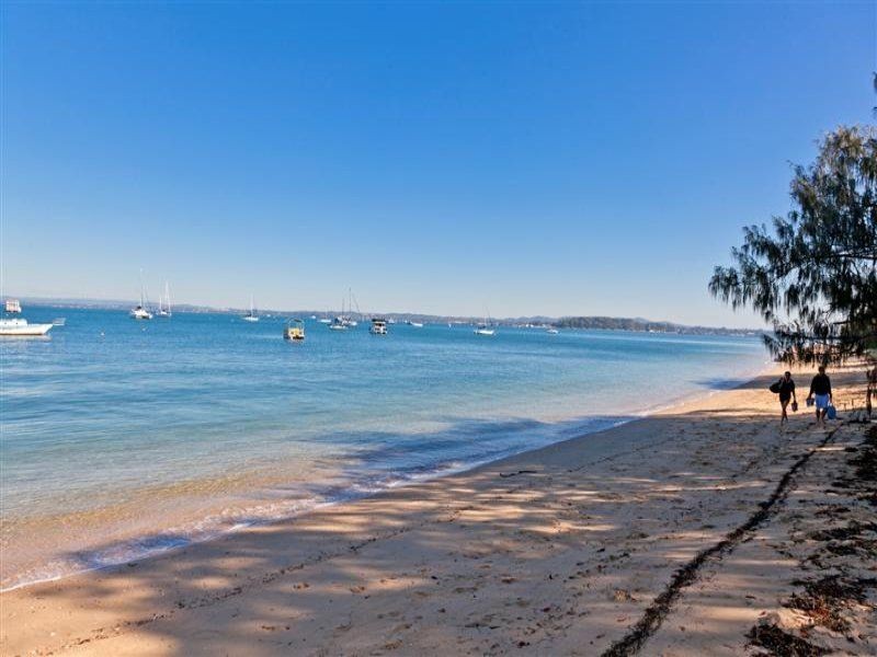 33 Shirley Street, Coochiemudlo Island QLD 4184