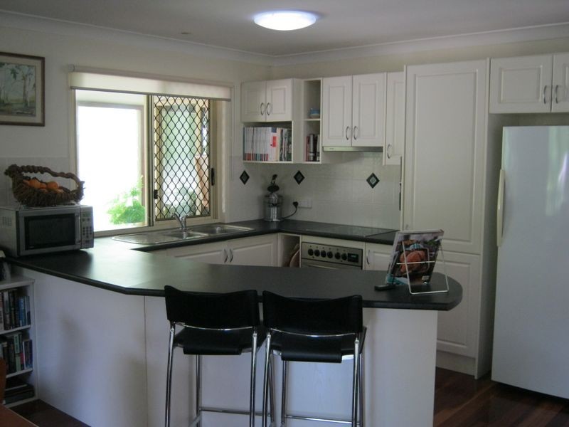 33 Shirley Street, Coochiemudlo Island QLD 4184