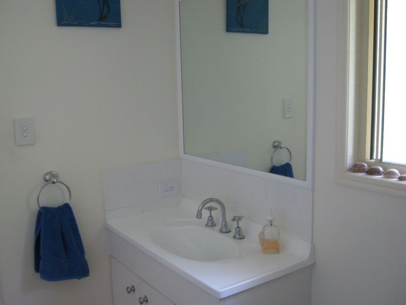 33 Shirley Street, Coochiemudlo Island QLD 4184