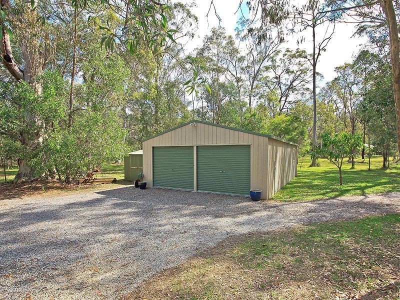 81 Lakeside Drive, Carbrook QLD 4130