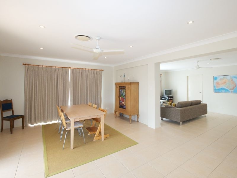 31 Trafalgar Vale Avenue, Wellington Point QLD 4160