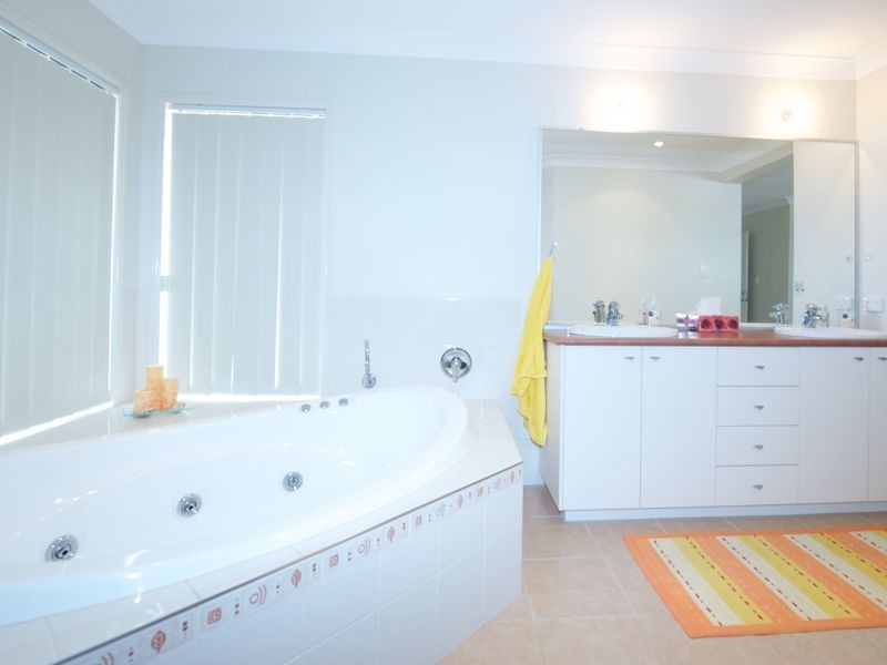 31 Trafalgar Vale Avenue, Wellington Point QLD 4160