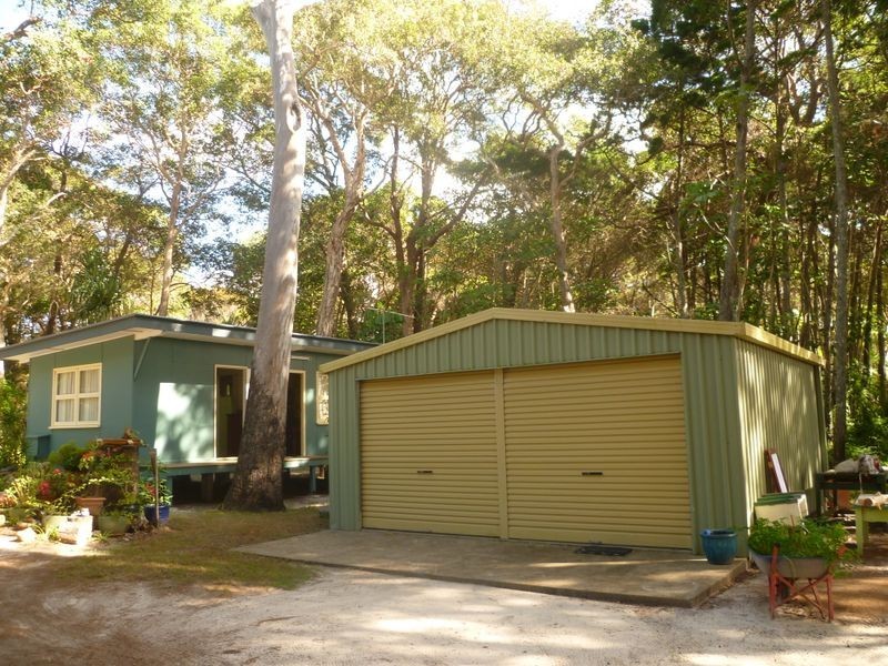 10 Old Ballow Street, Amity Point QLD 4183