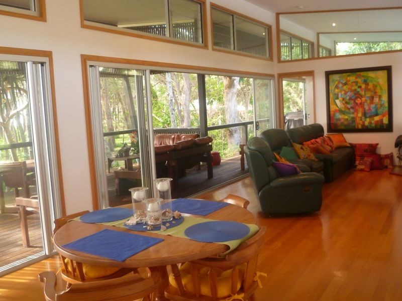 10 Old Ballow Street, Amity Point QLD 4183