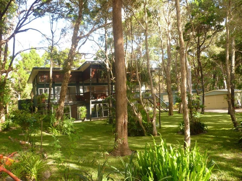 10 Old Ballow Street, Amity Point QLD 4183