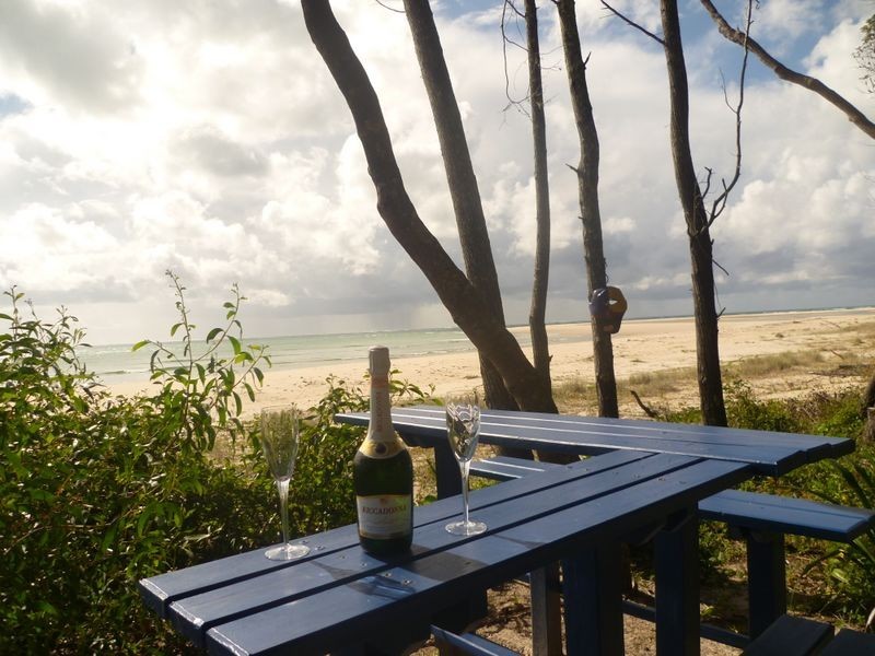 10 Old Ballow Street, Amity Point QLD 4183