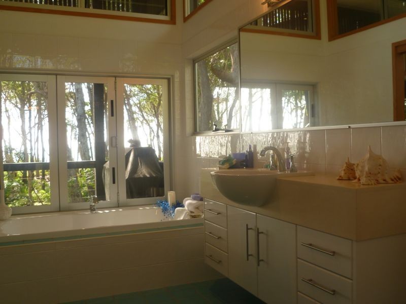 10 Old Ballow Street, Amity Point QLD 4183