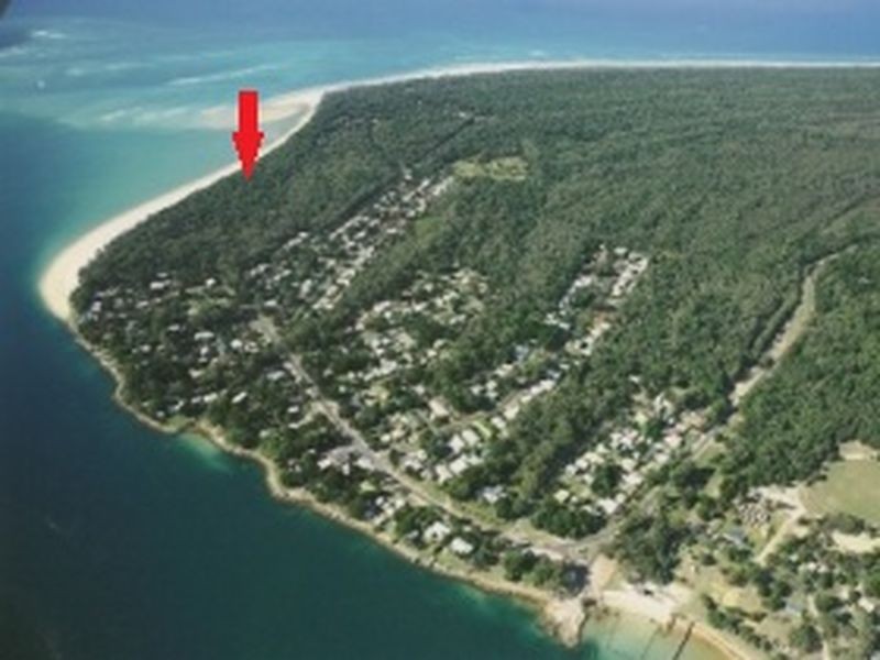 10 Old Ballow Street, Amity Point QLD 4183