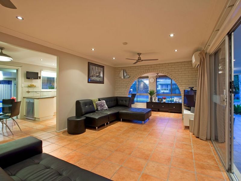 19 Leyton Street, Birkdale QLD 4159