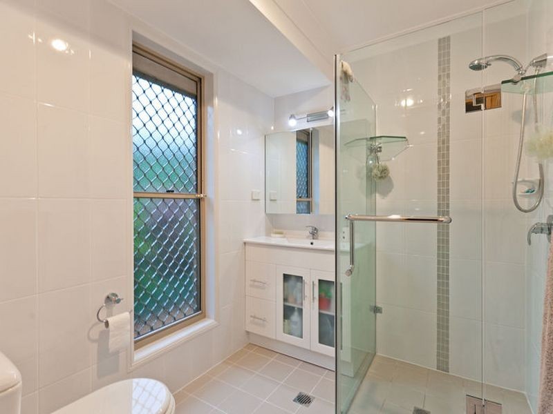 9 Crossley Drive, Wellington Point QLD 4160