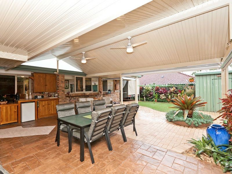 9 Crossley Drive, Wellington Point QLD 4160