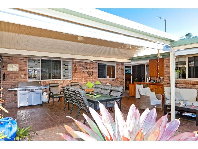 9 Crossley Drive, Wellington Point QLD 4160