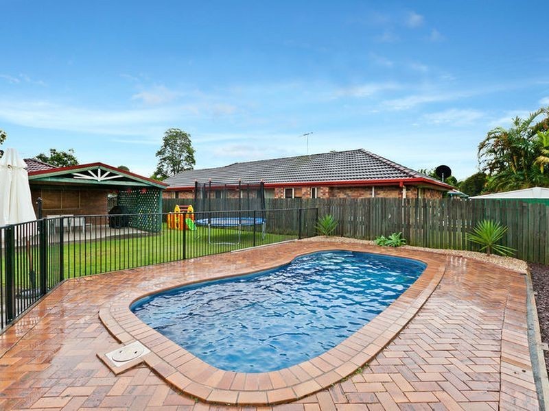15 Chesterfield Crescent, Wellington Point QLD 4160