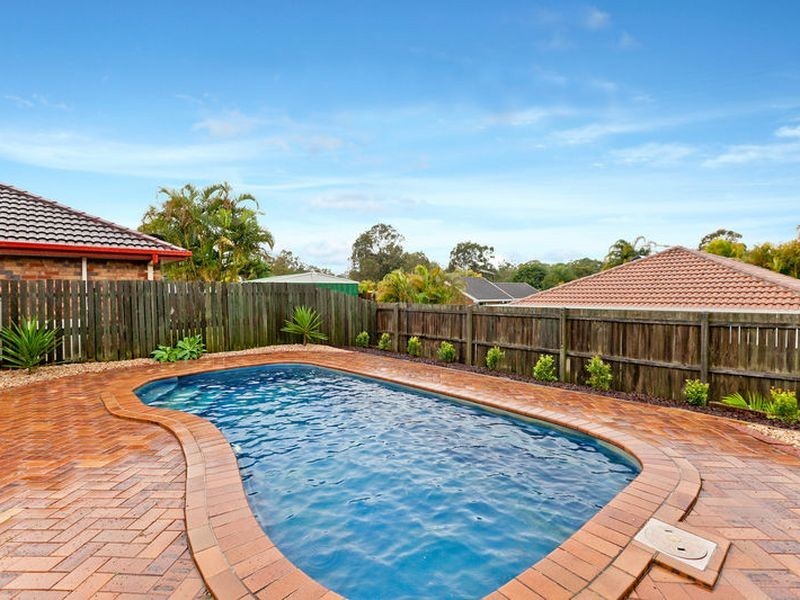 15 Chesterfield Crescent, Wellington Point QLD 4160