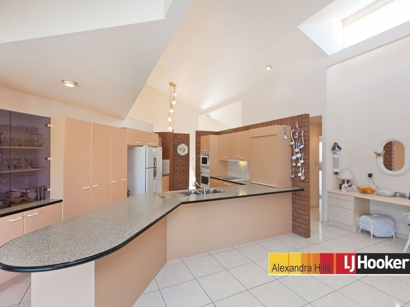 24 Mainroyal Court, Raby Bay QLD 4163