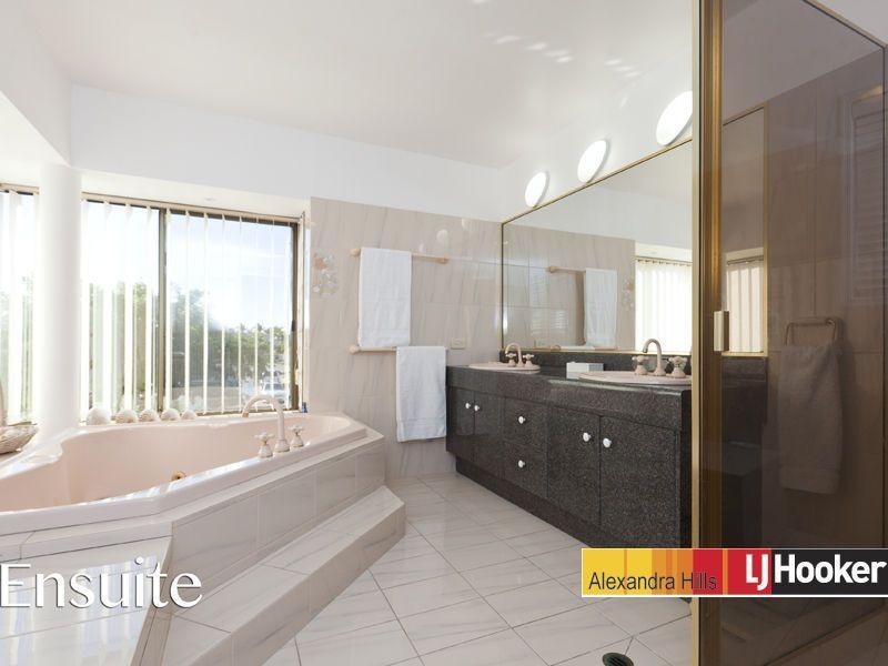 24 Mainroyal Court, Raby Bay QLD 4163