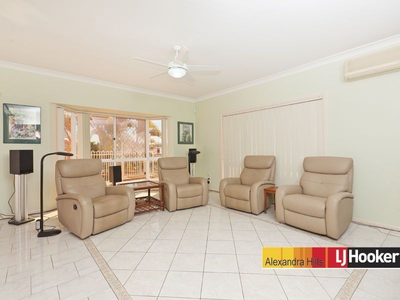 8 Mainroyal Court, Raby Bay QLD 4163
