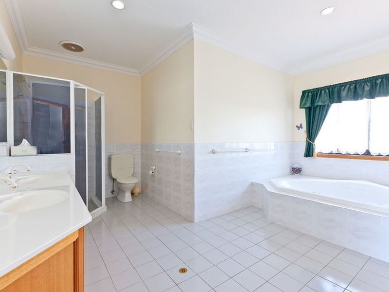 24 Voyagers Court, Cleveland QLD 4163