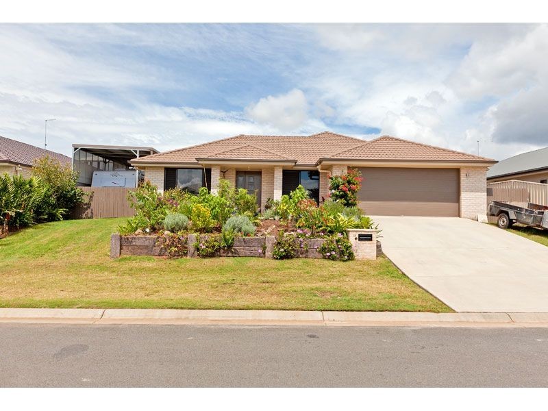 12 Magnetic Place, Redland Bay QLD 4165