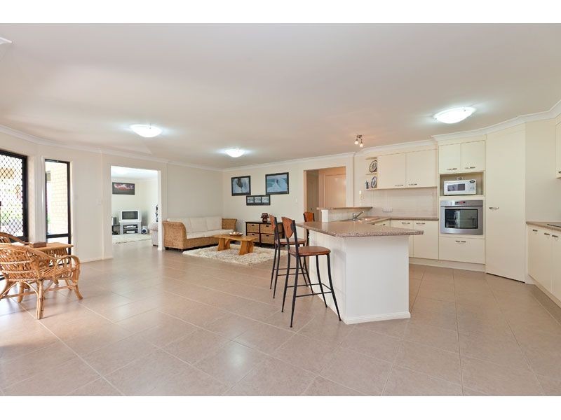 12 Magnetic Place, Redland Bay QLD 4165