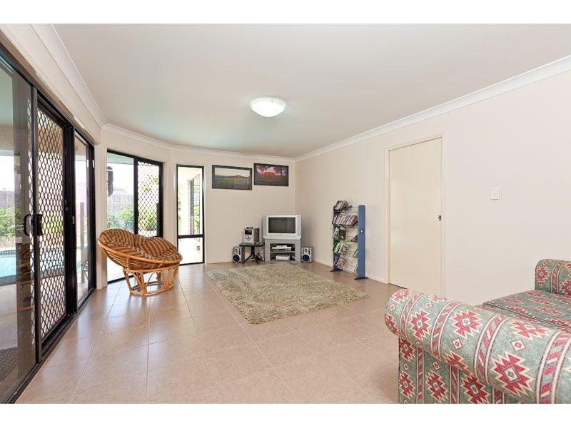 12 Magnetic Place, Redland Bay QLD 4165