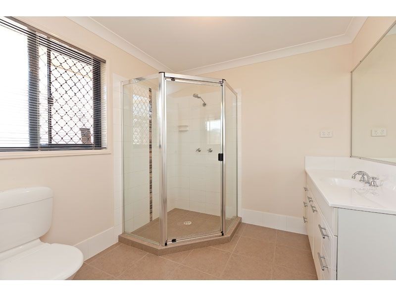 12 Magnetic Place, Redland Bay QLD 4165