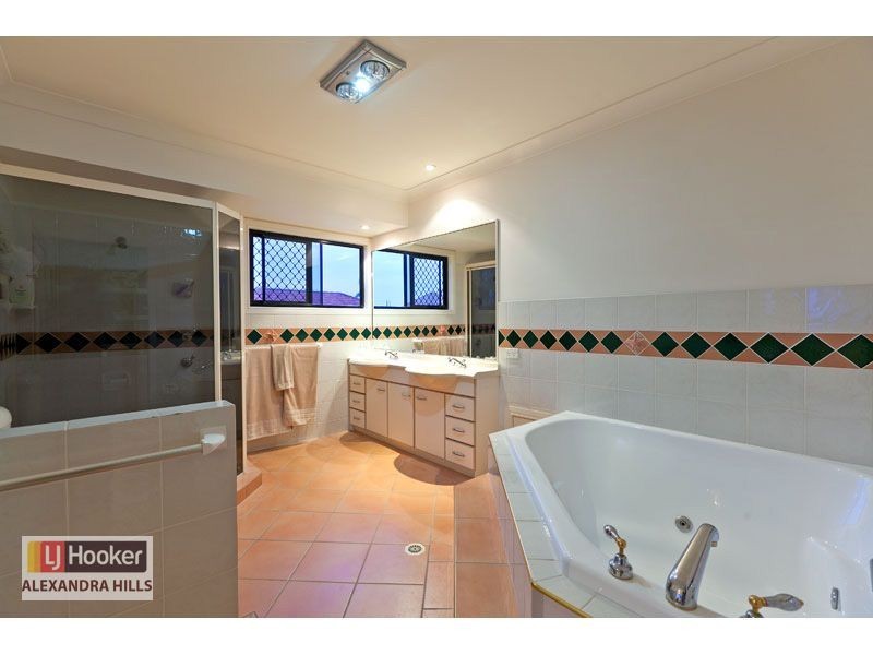 13 Cayman Crescent, Ormiston QLD 4160